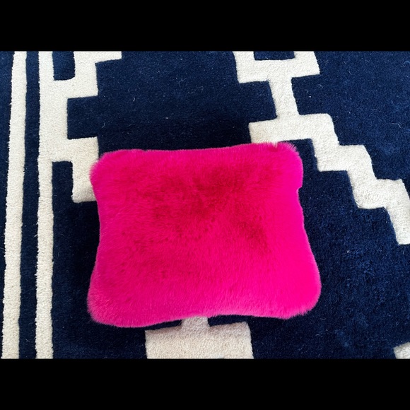 Faux fur aerie pouch/clutch - Picture 6 of 6